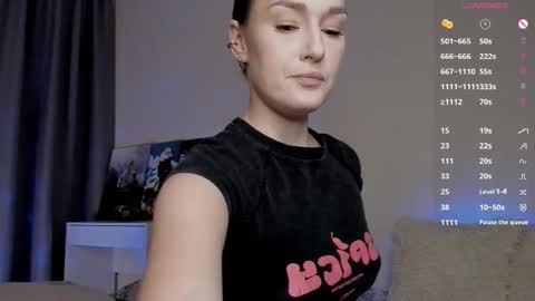 Arina online show from 10-25-25, 02:02