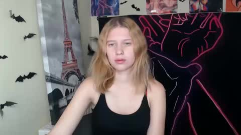 Stella online show from 10-30-25, 07:32