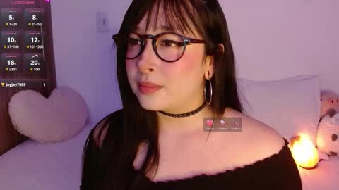 Olivia  online show from 11-25-25, 12:21