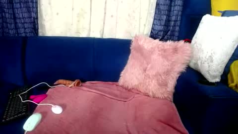 Snapshot of crystaljes chatting on 09-21-25, 02:08 crystaljes online show from 09-21-25, 02:08