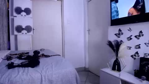 Snapshot of crystaljes chatting on 11-13-25, 05:56 crystaljes online show from 11-13-25, 05:56