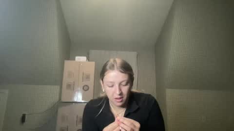 CrystalBabyy online show from 10-25-25, 02:41