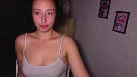 Snapshot of crystallkris chatting on 09-22-25, 12:12 Kristina online show from 09-22-25, 12:12