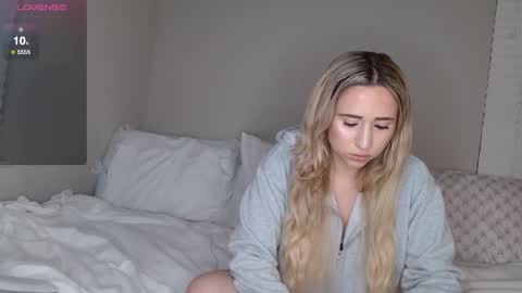 Snapshot of crystalstarlet chatting on 10-21-25, 12:44 Nikki online show from 10-21-25, 12:44