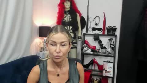 CrystalHotty online show from 09-12-25, 04:34