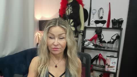 CrystalHotty online show from 12-19-25, 06:09