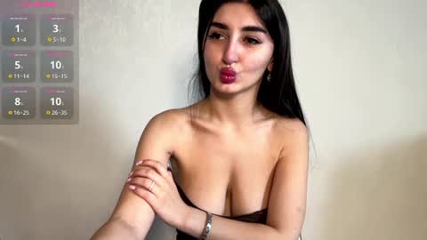 Snapshot of crystlepipkins chatting on 06-29-26, 10:15 Diana online show from 06-29-26, 10:15