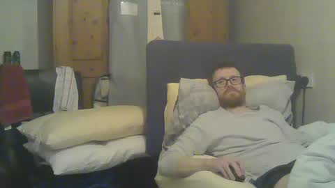 Snapshot of cs014g8493 chatting on 11-12-25, 12:55 chris online show from 11-12-25, 12:55