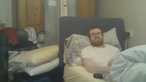 Snapshot of cs014g8493 chatting on 12-04-25, 10:40 chris online show from 12-04-25, 10:40