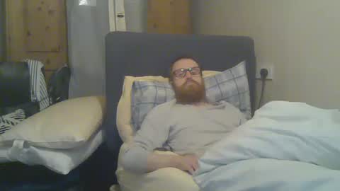 Snapshot of cs014g8493 chatting on 01-10-26, 12:23 chris online show from 01-10-26, 12:23