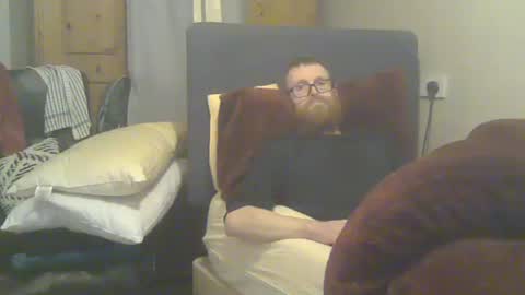 Snapshot of cs014g8493 chatting on 02-10-26, 12:04 chris online show from 02-10-26, 12:04