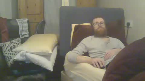 Snapshot of cs014g8493 chatting on 02-11-26, 11:54 chris online show from 02-11-26, 11:54