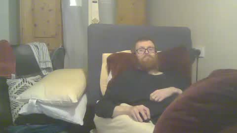 Snapshot of cs014g8493 chatting on 03-04-26, 12:16 chris online show from 03-04-26, 12:16