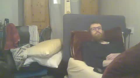 Snapshot of cs014g8493 chatting on 03-09-26, 12:14 chris online show from 03-09-26, 12:14