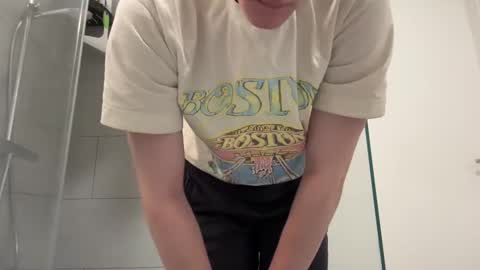 Snapshot of cube93 chatting on 11-01-25, 04:20 cube93 online show from 11-01-25, 04:20