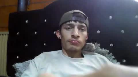 Aronn Cruz online show from 11-05-25, 02:50