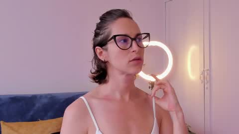 Leonela online show from 03-27-26, 08:30