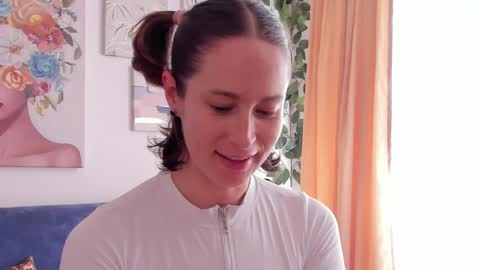 Leonela online show from 05-13-26, 04:15