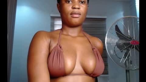 Snapshot of cum_ebony_petitxx chatting on 09-12-25, 07:30 cath online show from 09-12-25, 07:30