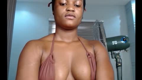 Snapshot of cum_ebony_petitxx chatting on 09-13-25, 07:41 cath online show from 09-13-25, 07:41