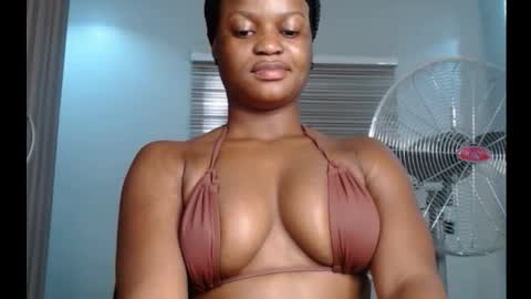 Snapshot of cum_ebony_petitxx chatting on 09-15-25, 07:30 cath online show from 09-15-25, 07:30