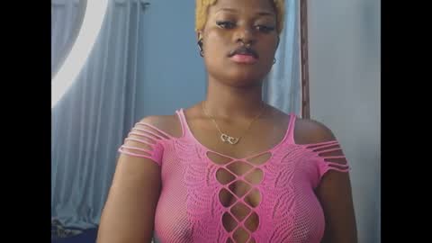 Snapshot of cum_ebony_petitxx chatting on 06-16-26, 06:49 cath online show from 06-16-26, 06:49