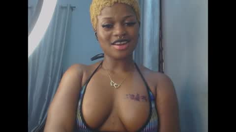 Snapshot of cum_ebony_petitxx chatting on 06-18-26, 06:35 cath online show from 06-18-26, 06:35