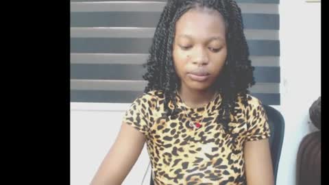 cumebony_petit online show from 05-09-26, 06:40