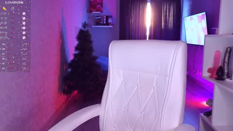 Snapshot of cumeveline chatting on 12-13-24, 11:55 Eva online show from 12-13-24, 11:55