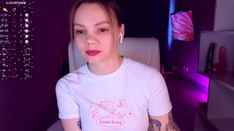 Snapshot of cumeveline chatting on 01-18-25, 11:43 Eva online show from 01-18-25, 11:43