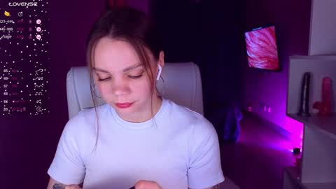Snapshot of cumeveline chatting on 01-19-25, 02:59 Eva online show from 01-19-25, 02:59