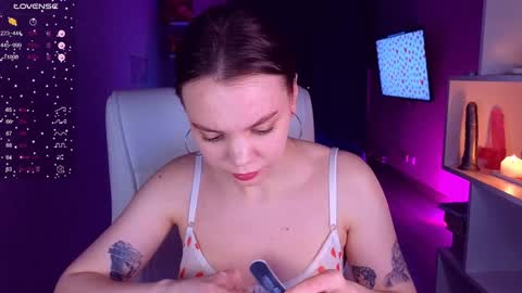 Snapshot of cumeveline chatting on 01-28-25, 06:17 Eva online show from 01-28-25, 06:17