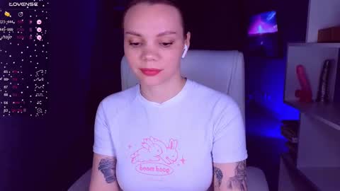 Snapshot of cumeveline chatting on 02-10-25, 03:32 Eva online show from 02-10-25, 03:32