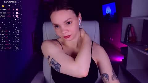 Snapshot of cumeveline chatting on 02-18-25, 04:05 Eva online show from 02-18-25, 04:05