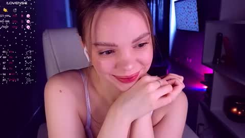 Snapshot of cumeveline chatting on 02-21-25, 11:01 Eva online show from 02-21-25, 11:01