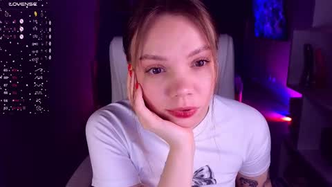Snapshot of cumeveline chatting on 03-06-25, 03:13 Eva online show from 03-06-25, 03:13