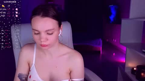 Snapshot of cumeveline chatting on 03-12-25, 05:49 Eva online show from 03-12-25, 05:49