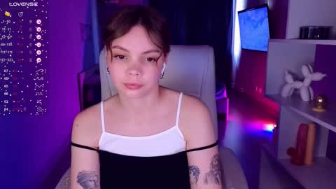 Snapshot of cumeveline chatting on 09-11-25, 02:39 Eva online show from 09-11-25, 02:39