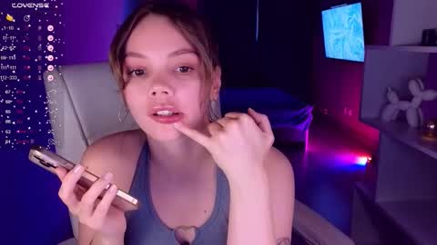 Snapshot of cumeveline chatting on 09-14-25, 04:06 Eva online show from 09-14-25, 04:06