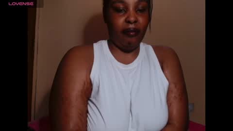 Snapshot of cumfordaddy111 chatting on 06-19-26, 12:53 Sweet mona online show from 06-19-26, 12:53