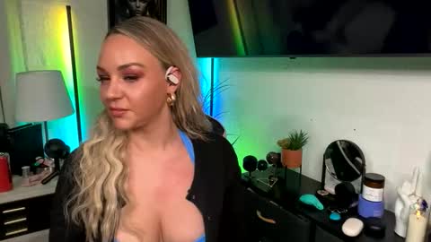 Snapshot of cumguzzlingskank chatting on 02-23-26, 06:00 cumguzzlingskank online show from 02-23-26, 06:00