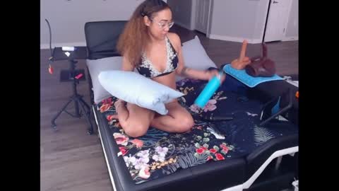 Nia Reese online show from 04-06-26, 09:05
