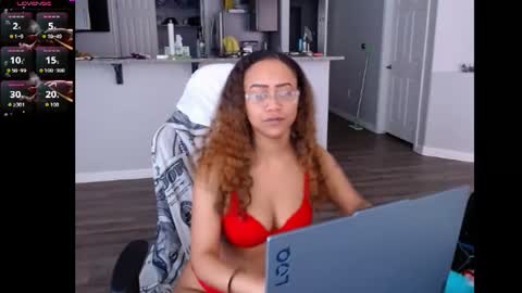 Snapshot of cumplzqueen chatting on 06-20-26, 07:49 Nia Reese online show from 06-20-26, 07:49