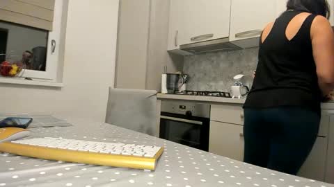 Snapshot of cuplu29 chatting on 10-13-25, 10:32 maria alex online show from 10-13-25, 10:32