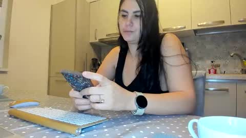 Snapshot of cuplu29 chatting on 10-21-25, 11:27 maria alex online show from 10-21-25, 11:27