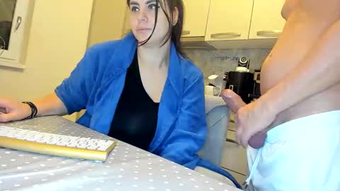 Snapshot of cuplu29 chatting on 10-22-25, 10:31 maria alex online show from 10-22-25, 10:31