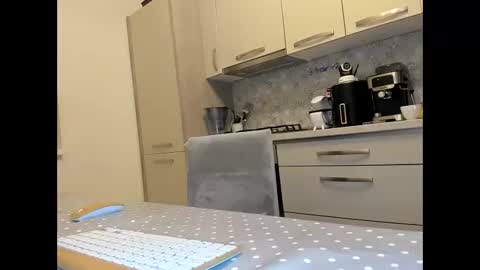 Snapshot of cuplu29 chatting on 10-28-25, 11:18 maria alex online show from 10-28-25, 11:18