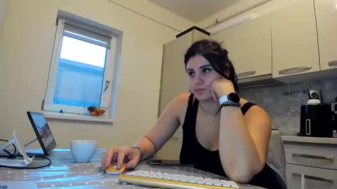 Snapshot of cuplu29 chatting on 11-18-25, 01:37 maria alex online show from 11-18-25, 01:37