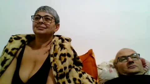 couple online show from 12-19-24, 08:34