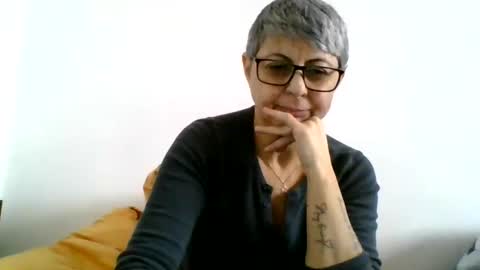 couple online show from 12-31-24, 11:42